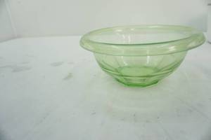 lot 156 image: Green glass bowl
