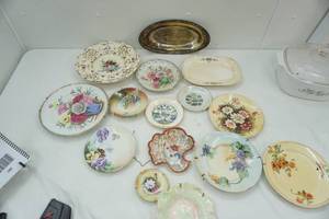 lot 157 image: Vintage plate lot, ceramic and silver