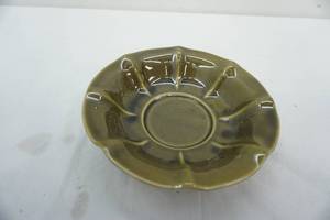 lot 158 image: McCoy green dish