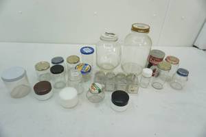 lot 159 image: Vintage jar lot