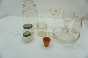 lot 171 image: Variety of Glassware, 2 Stem Glasses, Cookie Jar and more