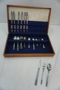 lot 176 image: Vintage Flatware Box and a variety flatware