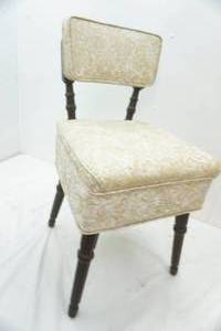 lot 204 image: Vintage Sewing Chair