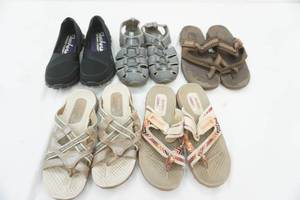lot 207 image: Ladies Size 7 skechers  Sandals and Shoes