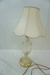 lot 215 image: Vintage Table Crystal Lamp