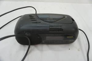 lot 225 image: Lenox AMFM Cassette Player