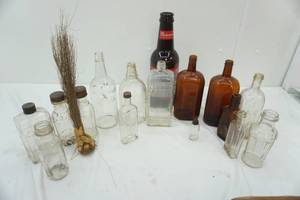 lot 227 image: Lot of Vintage Glass Jars