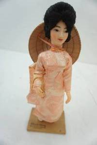 lot 233 image: Vintage Vietnam Souvenir