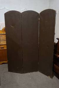 lot 260 image: 3 Panel Wall Divider