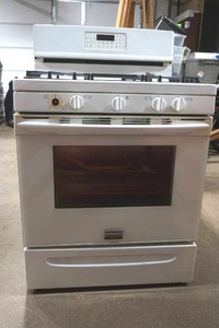 lot 270 image: Frigidaire Gallery Gas Stove