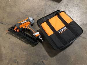 RIDGID Pneumatic 15-Gauge 2-12 in. Angled Finish Nailer with CLEAN DRIVE Technology, Tool Bag, and Sample Nails Customer Returns See Pictures
