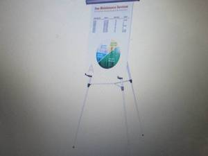 lot 19 image: Universal 3-Leg Telescoping Easel w...