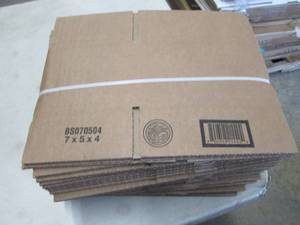 lot 22 image: 7 x 5 x 4 Heavy DutyShipping Box...
