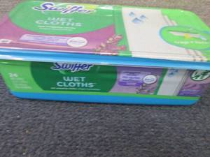 lot 75 image: 24 ct Swiffer Wet Cloths...