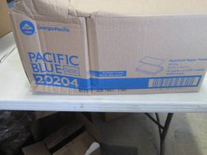 lot 85 image: Pacific Blue Basic Multifold Paper ...