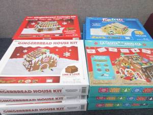 lot 216 image: 12 Link & Lock Gingerbread House Ki...