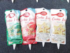 lot 229 image: 4 Assorted Betty Crocker Cookie Ici...