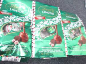 lot 236 image: 3- 5.1 oz Lindor Peppermint Cookie ...