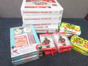 lot 240 image: 4 Link & Lock Gingerbread House Kit...