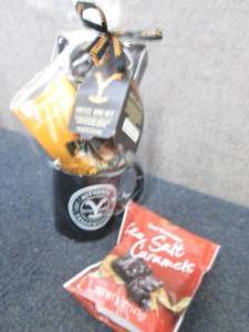 lot 253 image: Yellowstone Coffee Mug Set, Sea Sal...