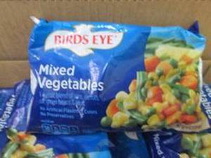 lot 399 image: Case of 12- 16 oz Bags FROZEN Bird...