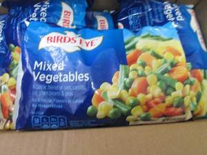 lot 400 image: Case of 12- 16 oz Bags FROZEN Bird...