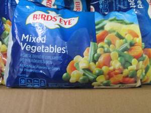 lot 402 image: Case of 12- 16 oz Bags FROZEN Bird...