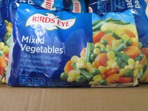 lot 406 image: Case of 12- 16 oz Bags FROZEN Bird...