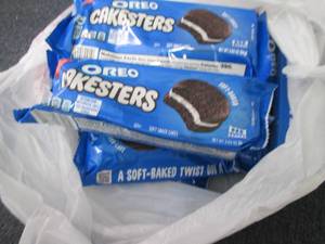 lot 459 image: 12- 3.03 oz Oreos Cakesters...