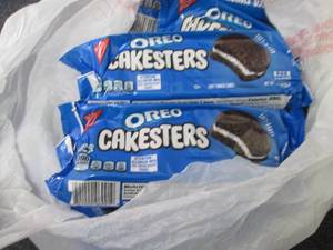 lot 461 image: 12- 3.03 oz Oreos Cakesters...