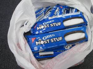 lot 463 image: 12- 3.0 oz Oreo Most Stuf...