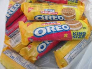 lot 465 image: 12- 4.0 oz Golden Double Stuf Oreos...