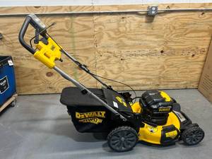 lot 77 image: DEWALT 20V MAX 21 in. Battery Powered Self Propelled Lawn Mower (Mower Only)