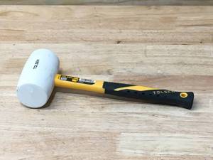 lot 43 image: Tolsen Rubber Mallet 24oz