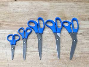lot 81 image: Lot of 5 - Various Sizes of Scissors