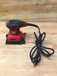 lot 91 image: Milwaukee 3 Amp 14 Sheet Corded Palm Sander