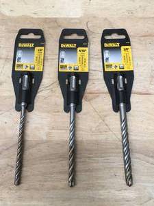 lot 117 image: Lot of 3 - DeWalt 14, 516 and 38 Drill Bits