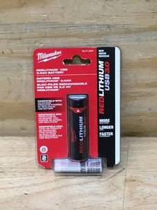 lot 129 image: Milwaukee REDLITHIUM Lithium-Ion Rechargeable USB 3.0 AH Battery 04022413
