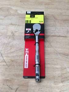 lot 123 image: Craftsman V Series CMMT86331V 12 Drive Ratchet