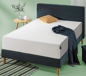 lot 88 image: ZINUS 13.5 Cooling Essential Foam Queen Mattress