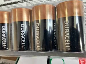 lot 70 image: Duracell D Batteries
