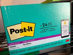lot 19 image: Super Sticky Large Post-Its