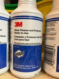 lot 32 image: 3M Glass Cleaner & Protector