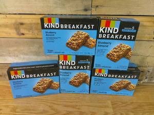 lot 42 image: Case (5 Boxes) of Kind Breakfast Blueberry Almond Bars - 6ct-BB Jun 01 24