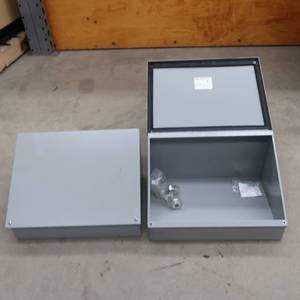 2 WIEGANN ENCLOSED STORAGE BOX