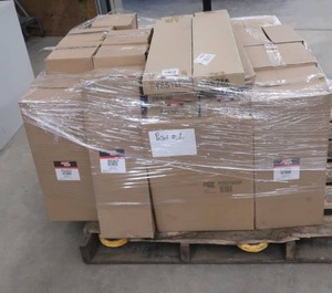 PALLET OF HD AIR ELEMENTS AND CAB AIR W PULL STRAP