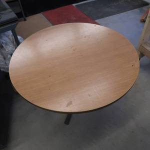 4FT ROUND TABLE