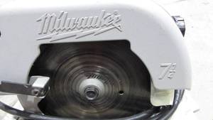 lot 28 image: Milwaukee Circular Saw