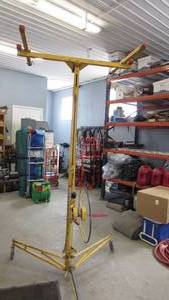 lot 14 image: Telepro 11 3 Panel Lift