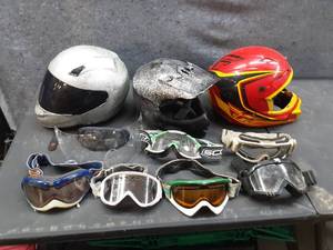lot 143 image: 3 Motorcycle helmets and 7 pairs of goggles